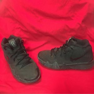 Nike Kyrie 3 ‘Triple Black’ (7Y)